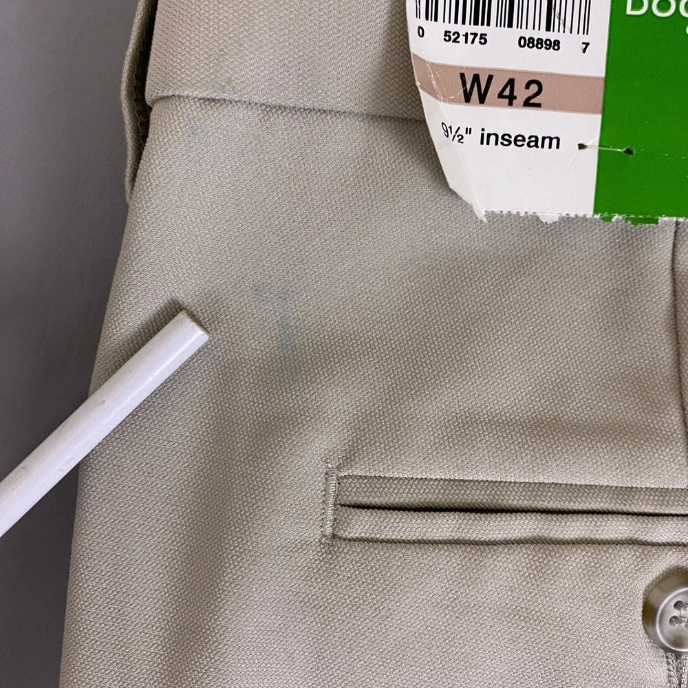 Dockers Golf Shorts Men's 42 Khaki Pleated Front Modern Comfort Beige New *Wear*